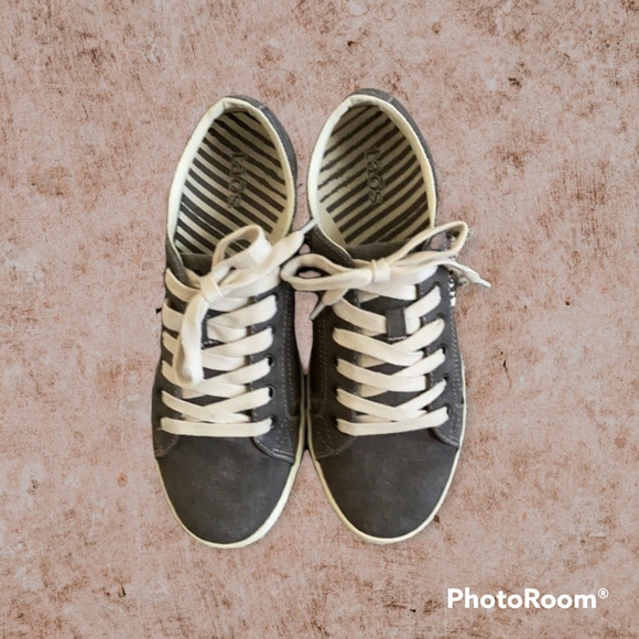 Taos Shoes - Taos Star Sneakers. Arch support for Plantar Fasciitis! Size 8.5